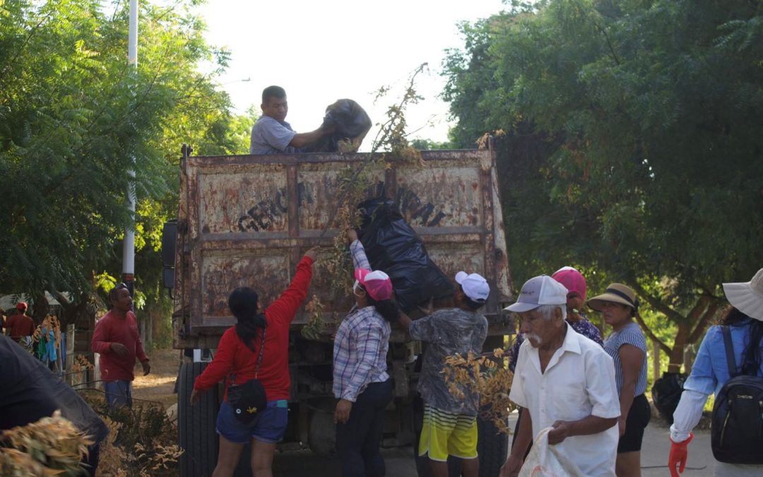 Tequio en Playa Puerto Angelito
