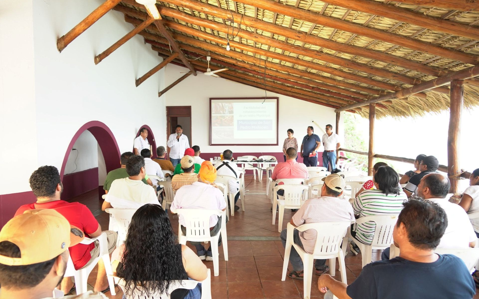 Reunión de trabajo con ganaderos y tablajeros del municipio.