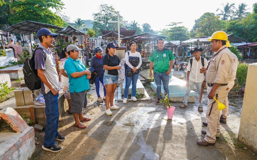 Limpieza en el Panteón Municipal