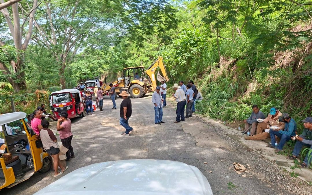 Trabajos de rehabilitación y mantenimiento en la brecha que conecta con Bajos de Chila.