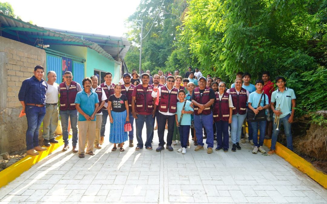 Inauguración de la pavimentación en la calle Juquilita
