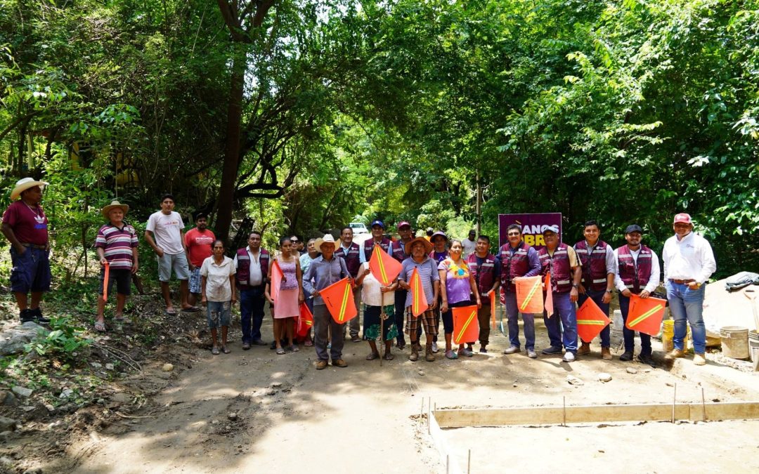 Construcción de una calle en la comunidad de Yerbasanta