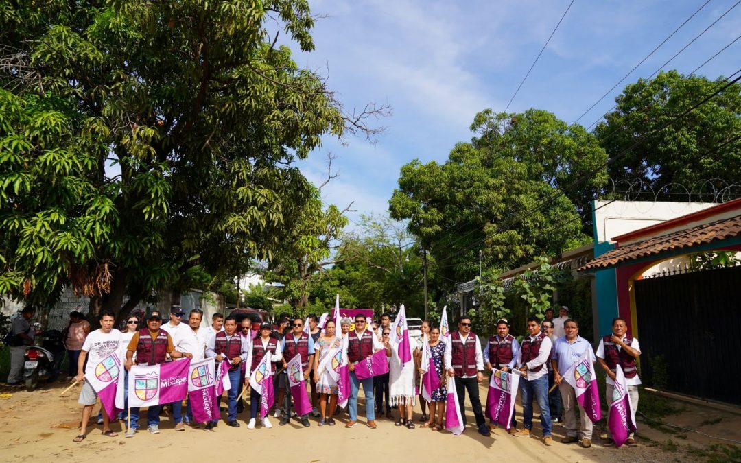 Puerto Escondido avanza con el Presidente de las Obras.