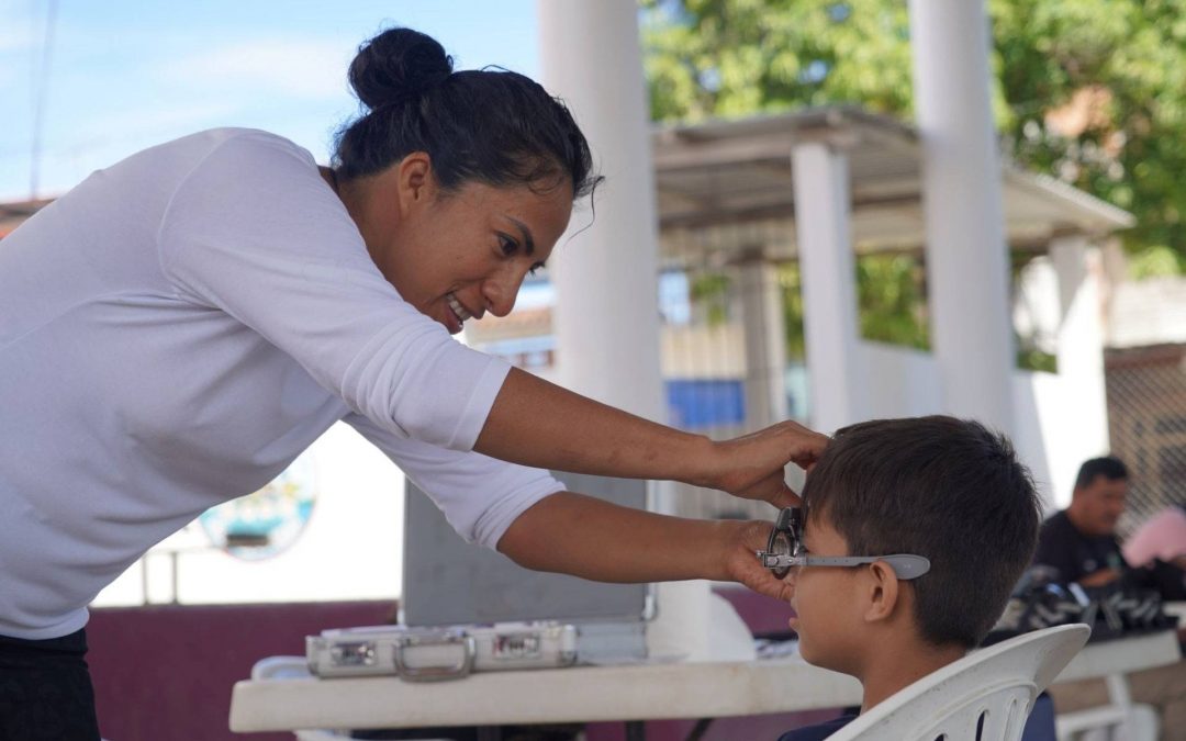 Jornada de Salud Visual en colonia Aeropuerto.
