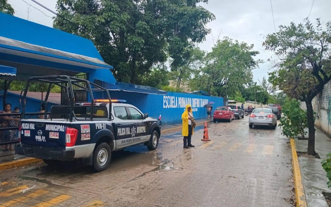 Policía Vial Municipal apoyando.