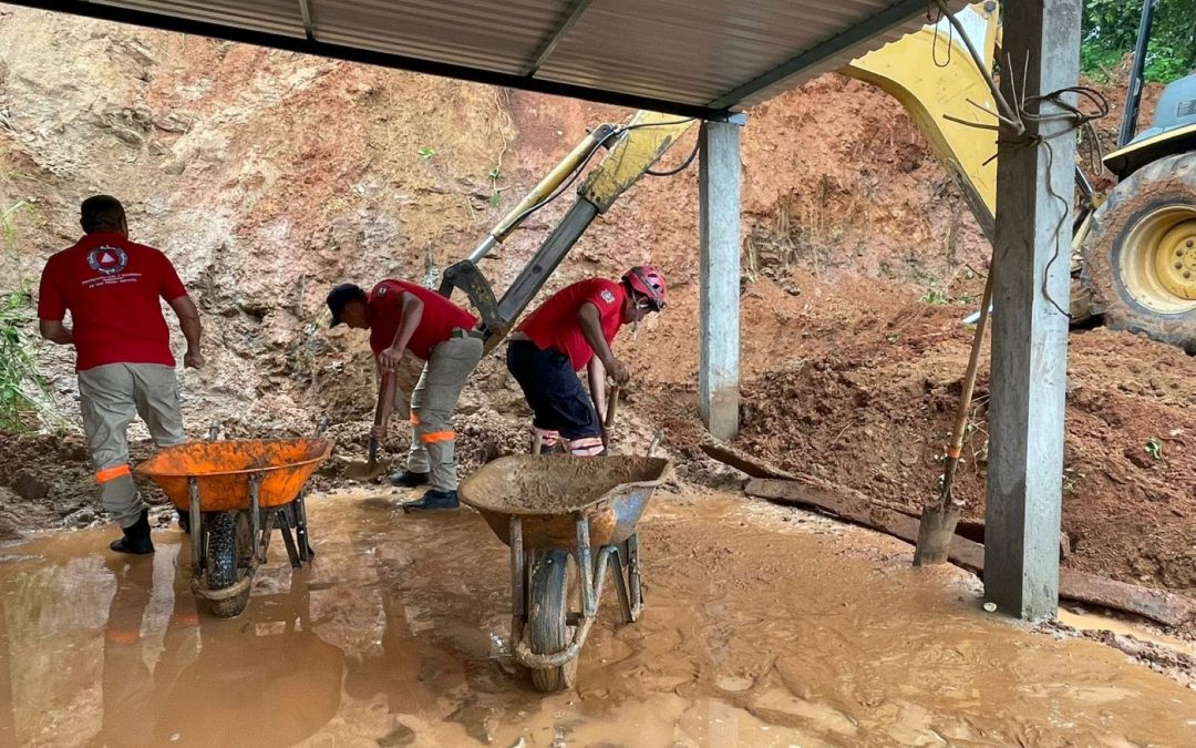 Protección Civil apoyando.