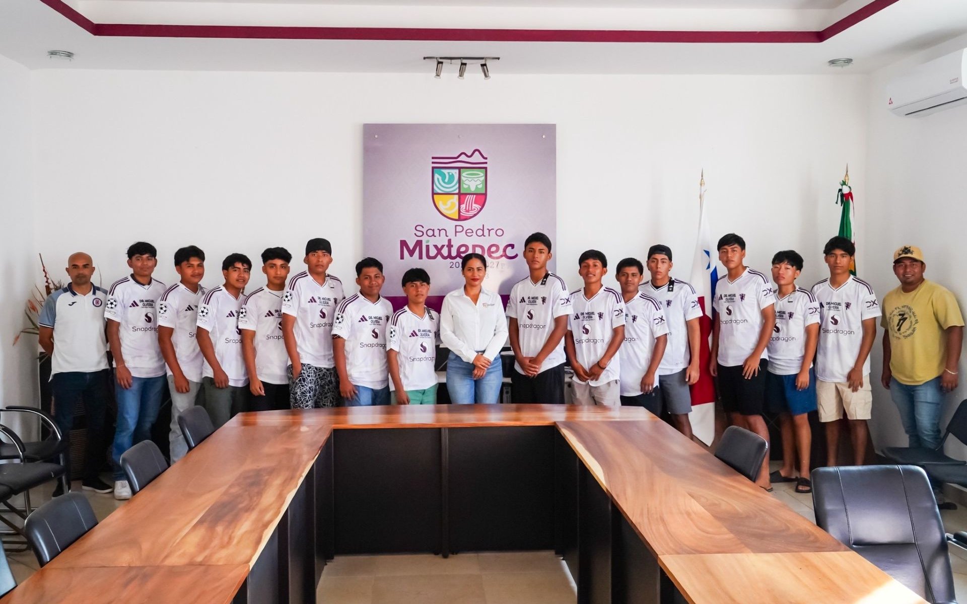 ¡Todo nuestro respaldo para la selección Sub-17 de San Pedro Mixtepec en su participación en la Copa Promesas de Río Grande!